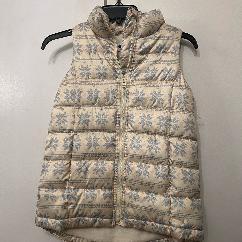 NWOT Old Navy girls puffer vest size L (10/12)
